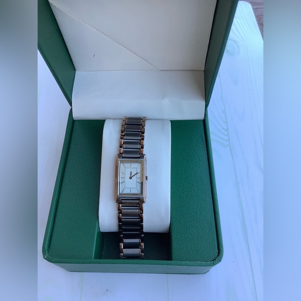 Ladies YVES SAINT LAURENT DRESS watch๐๐๐ - Picture 6 of 12